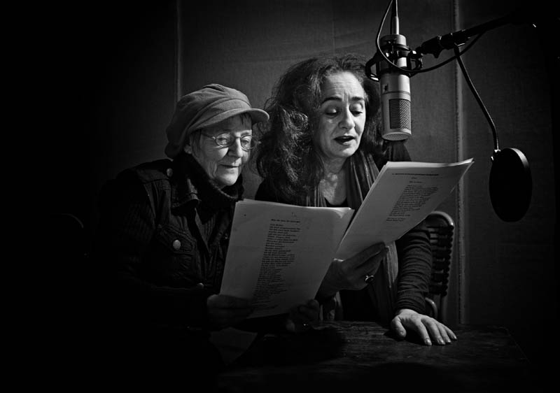 steffi_grossmann Tatort Tonstudio: Steffi Neils (links) und Mechthild Großmann bei der Arbeit.