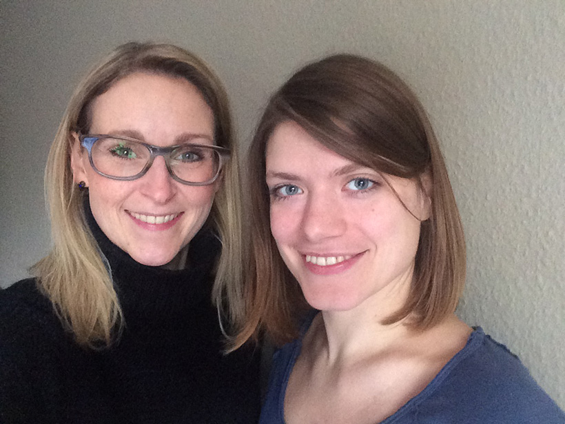 Zwei Frauen, ein Ziel: so wenig Müll wie möglich zu hinterlassen. Die Musicaldarstellerinnen Vanessa Riechmann (links) und Erdmuthe Kriener verzichten seit dem Sommer 2015 auf PLASTIK und überflüssige Verpackungen. In ihrem Blog „Alternulltiv“ schreiben sie über ihre Erfahrungen. (Foto: Alternulltiv.)