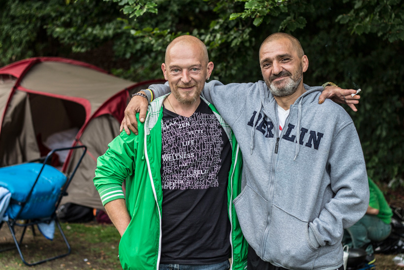 Vertrieben von ihrer Platte - und jetzt? Die OBDACHLOSEN von der Helgoländer Allee. Foto: Benjamin Laufer.