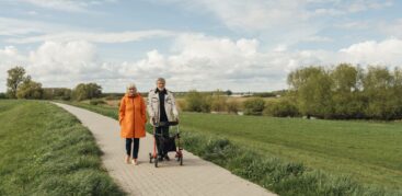 Der Rollator hat Klaus Gritz neue Mobilität verschafft. Das genießt auch Ehefrau Brigitte. Foto: Miguel Ferraz