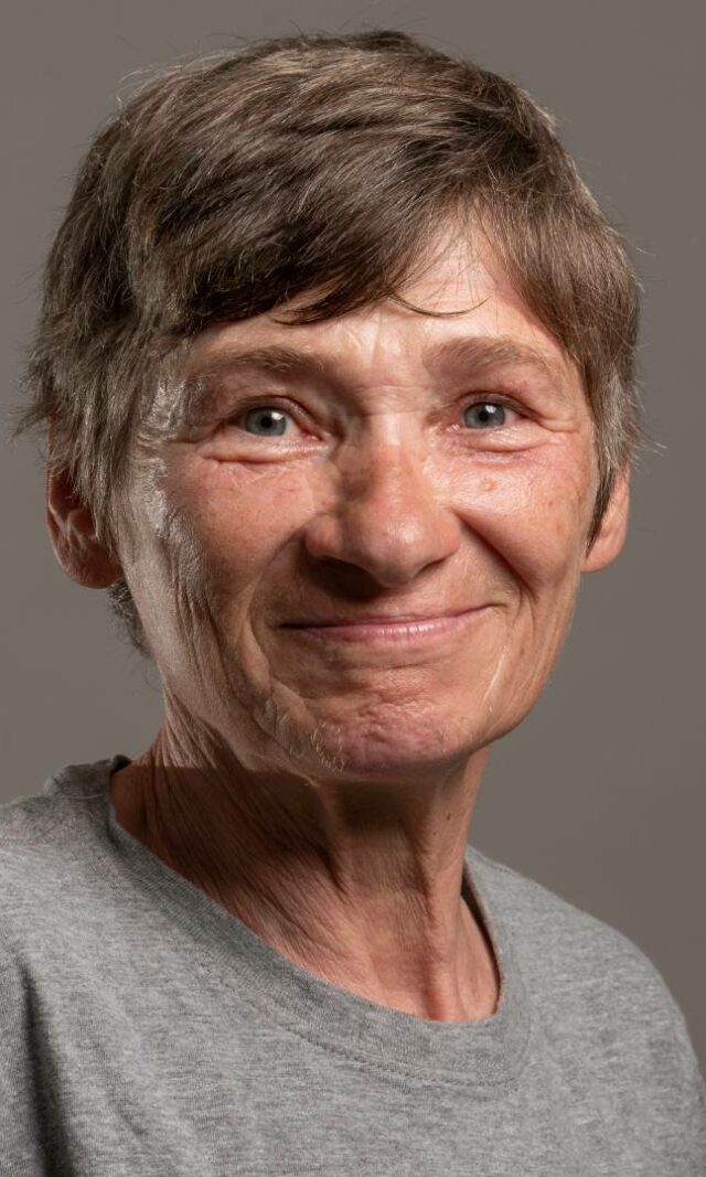 Kann endlich zur Ruhe kommen: Hinz&Künztlerin Agata. Foto: Mauricio Bustamante