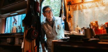 Kurt lebt neben dem Südpol in einem ausrangierten Wohnwagen. Foto: Dmitrij Leltschuk