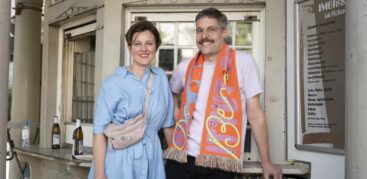 Kirstin Weppner und Christian Steubing haben den Hinz&Kunzt-Schal entworfen. Foto: Maurice Weiss/Ostkreuz