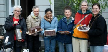 Sorgten für frischen Kaffee und selbst gebackenen Kuchen: Nachbarinnen am Grindelweg. Foto: Mauricio Bustamante