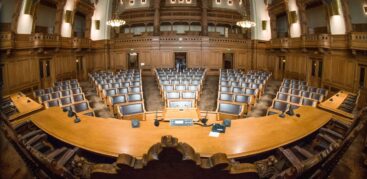 Blick in den Sitzungssaal der Hamburgischen Bürgerschaft im Rathaus. Foto: picture alliance/dpa/Christian Charisius