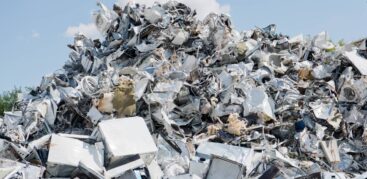 Wegwerfen statt reparieren – so entsteht bergeweise Elektroschrott. Foto: picture alliance/dpa/Julian Stratenschulte