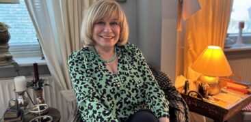 Sie wird ständig nach ihrer Vergangenheit gefragt, lebt aber im Hier und Jetzt: Mary Roos. Foto: Simone Deckner