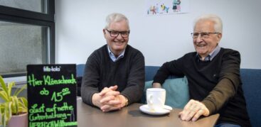 Manfred Beimann (links) und Peter Räcker haben ein Ohr für einsame Menschen. Foto: Imke Lass.