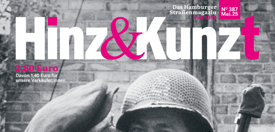 Hinz&Kunzt-Titel mit einem Schwarzweißbild von einem Kriegsgefangenen, der einem US-Soldaten um den Hals fällt.