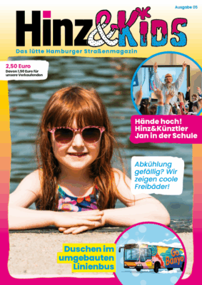Titelbild von Hinz&Kids, ein Kind mit Badeanzug und Sonnenbrille lacht in die Kamera