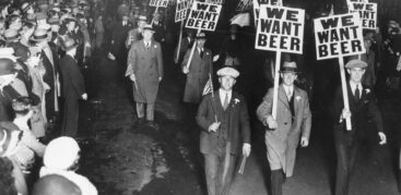 Zwischen 1919 und 1933 war Alkoholkonsum in den USA verboten. Foto: picture alliance/SZ Photo/Scherl.