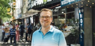 Will vermitteln, dass wirklich jeder Mensch Hilfe verdient: Till Karnstädt. Foto: Miguel Ferraz