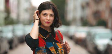 Kennt vieles, was sie in ihrem neuen Roman erzählt aus ihrem eigenen Leben: Autorin Jegana Dschabbarowa. Foto: Dmitrij Leltschuk