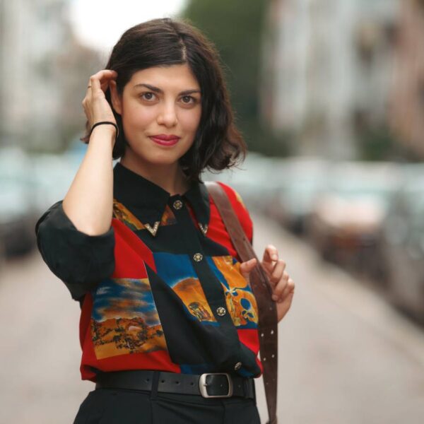 Kennt vieles, was sie in ihrem neuen Roman erzählt aus ihrem eigenen Leben: Autorin Jegana Dschabbarowa. Foto: Dmitrij Leltschuk