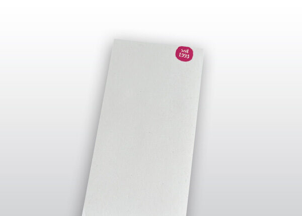 Das Bild zeigt einen weißen rechteckigen Notizblock. Oben rechts ein kleiner magentafarbene Kreis mit dem Text: „seit 1993“. Am unteren Rand ist das Hinz&Kunzt Logo aufgedruckt