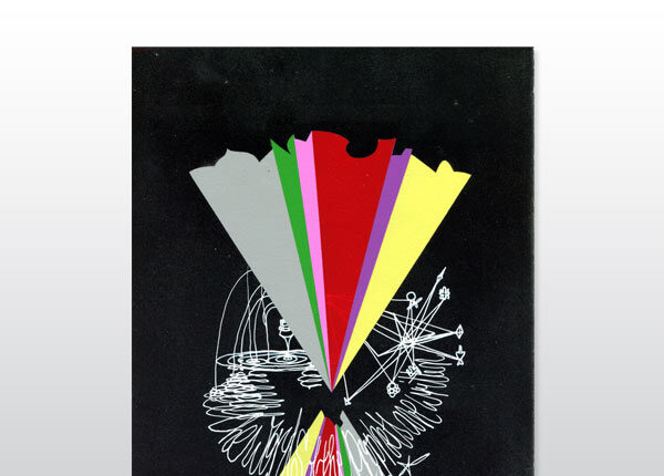 Das Kunstwerk zeigt eine abstrakte Komposition auf schwarzem Hintergrund, die sich durch kräftige, strahlenförmige Farbfelder und schematische, skizzenhafte Zeichnungen auszeichnet. Das Bild ist in der Mitte durch eine vertikale Achse geteilt, von der farbige Strahlen ausgehen, die an Licht oder Energie erinnern. Im oberen Bereich dominieren breite, farbige Flächen in Grau, Grün, Rosa, Rot, Gelb und Lila, die sich nach unten hin verjüngen. Im unteren Bereich finden sich organische, skizzenhafte Linien und Formen in Weiß, die an architektonische Strukturen, Notizen oder chaotische Gedanken erinnern.