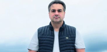 Teyfik Sahin bekommt von Schülern regelmäßig Waffen in die Hand gedrückt. Die hätten sie angeblich gefunden. Foto: Mauricio Bustamante