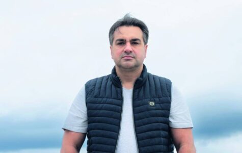 Teyfik Sahin bekommt von Schülern regelmäßig Waffen in die Hand gedrückt. Die hätten sie angeblich gefunden. Foto: Mauricio Bustamante