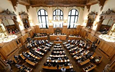 Blick in den Sitzungssaal der Hamburgischen Bürgerschaft im Rathaus. Foto: Hamburgische Bürgerschaft/Michael Zapf