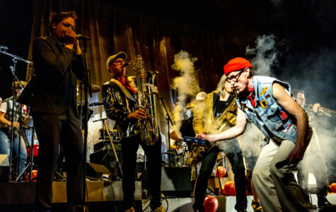 Musizierende auf einer Bühne