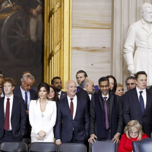 Die Bosse der großen US-Tech-Firmen bei der Amtseinführung von Donald Trump. „Wir haben es mit einer Allianz zu tun, die bestenfalls auf den eigenen Gewinn aus ist und schlimmstenfalls ihr eigenes Weltbild durchsetzen will“, sagt Björn Staschen. Foto: Actionpress / CNP via ZUMA Press Wire / Zuma P