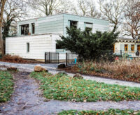 Ein Foto von außen von dem Drogenkonsumraum Abrigado