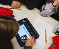 Social Media gehört in den Unterricht, findet Chatbot „Tiktok-Thorben“. Foto: Miguel Ferraz