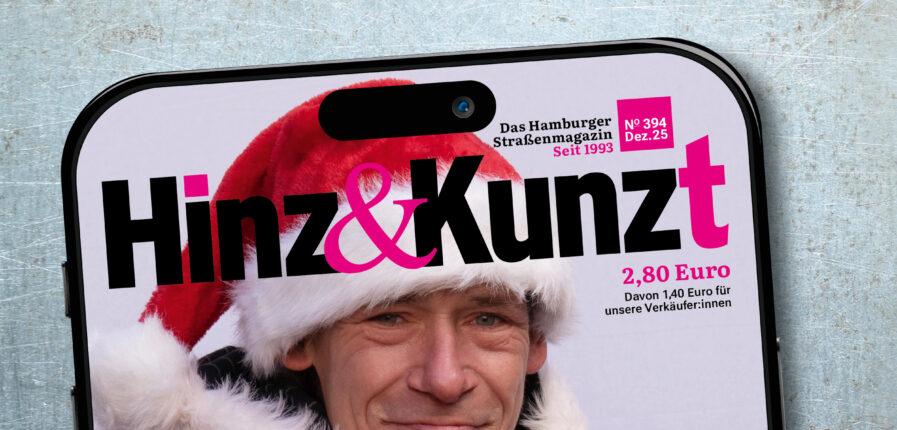 Ein Smartphonebildschirm mit einem Chatverlauf: "Schöne Bescherung! Uns gibt's jetzt gedruckt und digital!" – "Testzugang im Magazin!" Im Hintergrund ein Weihnachtsmann