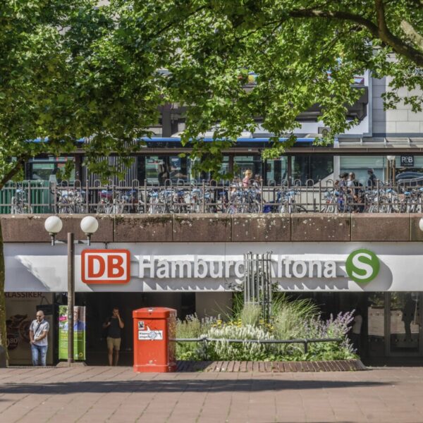 Der südliche Eingangsbereich des Bahnhofs Altona.