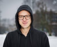 Ist eigentlich für seinen deprimierten Gesichtsausdruck bekannt: Nico Semsrott. Foto: Miguel Ferraz