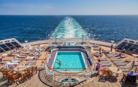 Den Gästen soll es auf einer Kreuzfahrt an nichts fehlen. Der Preis, den Beschäftigte dafür bezahlen, ist oft hoch. Foto: picture alliance/imageBROKER