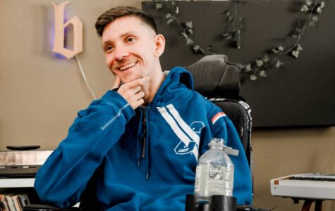 Schon als Kind liebte Faith Deutschrap. Doch erst nach seinem Unfall begann er, selbst Musik zu machen. Foto: Mauricio Bustamante