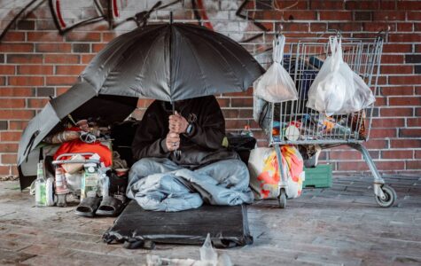 Seit vier Jahren schläft Mehmed unter der Brücke. Um ihn zu schützen, zeigen wir sein Gesicht nicht. Foto: Dmitrij Leltschuk