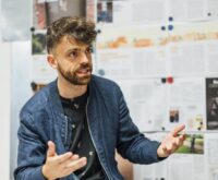 Kann nicht zählen, wie oft er vor den Olympischen Spielen in Paris gegen Vertreibungen demonstriert hat: Paul Alauzy. Foto: Miguel Ferraz