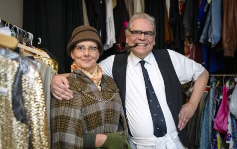 Sollten Ihnen Tante Edelgard (Birgit Schleper) und Onkel Hugo (Dieter Warszawa) irgendwo begegnen: Vorsicht, dahinter steckt das Theater ik‘s!   Foto: Imke Lass