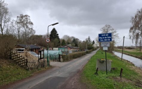 Ein Kleingartenverein an einer Straße
