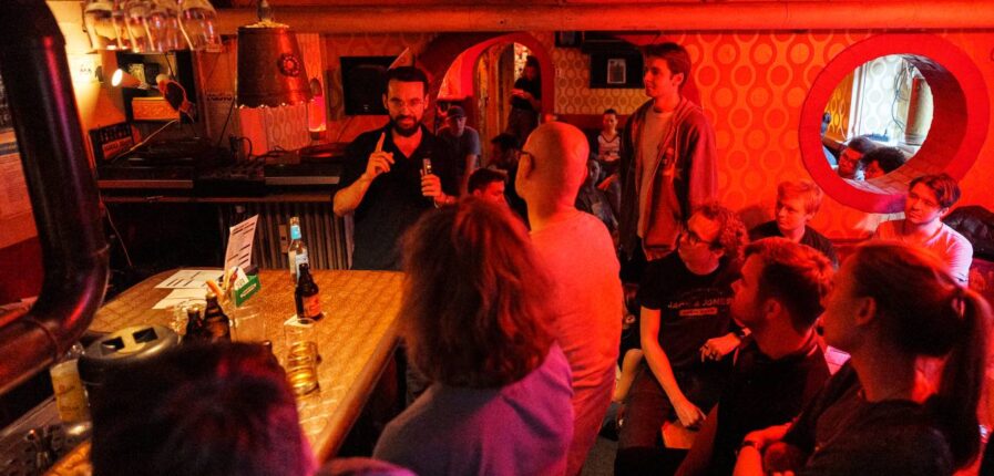 Neues aus der Forschung und gute Getränke: „Wissen vom Fass“, hier in der Eldorado-Bar. Foto: Dmitrij Leltschuk
