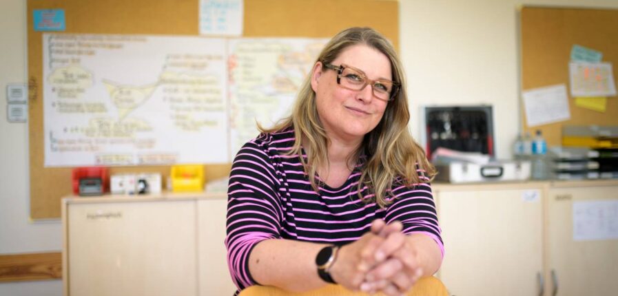 Chancengleichheit ist ihr ein großes Anliegen: Kerstin Starcke-Giese in ihrer Berufsschule. Foto: Imke Lass