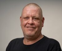 „Von der Platte aus einen Job zu finden hat nicht geklappt“, sagt Kai. So kam er zu Hinz&Kunzt. Foto: Mauricio Bustamante