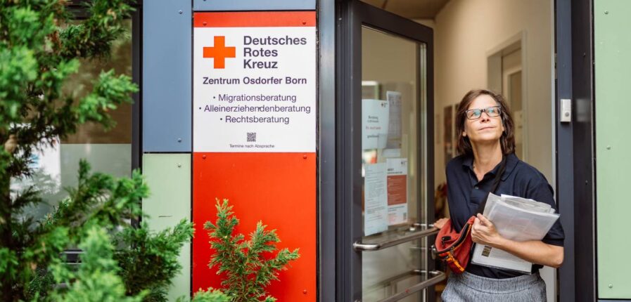 Das DRK-Zentrum Osdorfer Born von Leiterin Marit Hofman ist von Kürzungen betroffen. Foto: Dmitrij Leltschuk