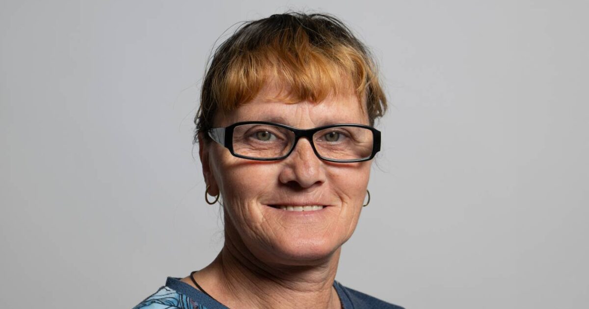 Elena unterstützt ihren Mann, der einen schweren Arbeitsunfall hatte. Foto: Mauricio Bustamante