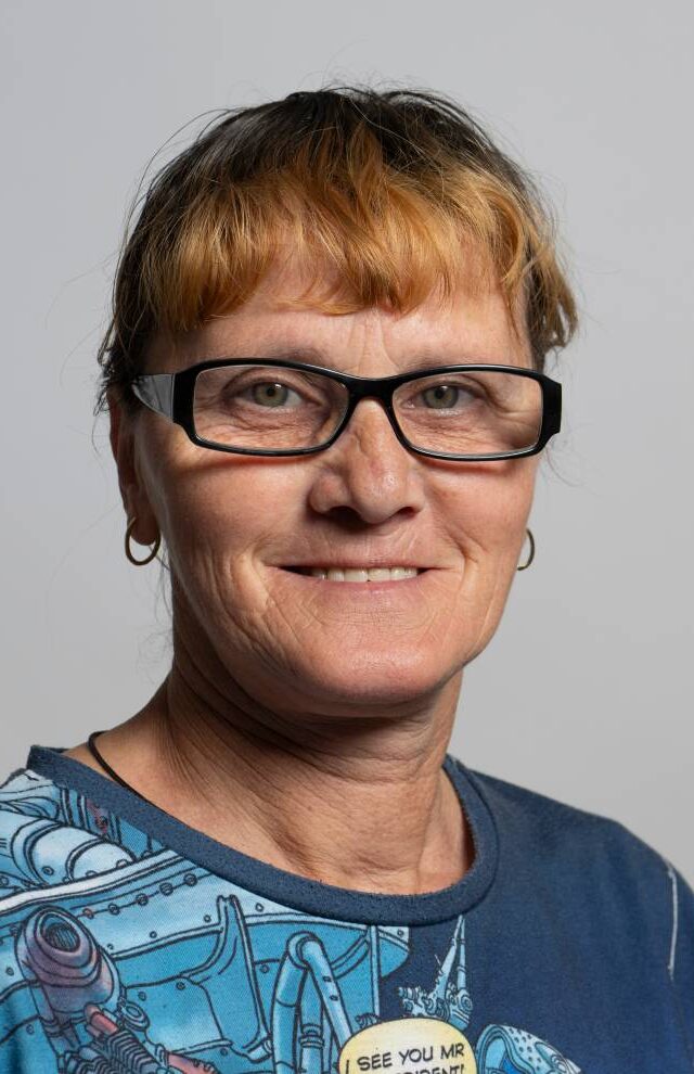 Elena unterstützt ihren Mann, der einen schweren Arbeitsunfall hatte. Foto: Mauricio Bustamante