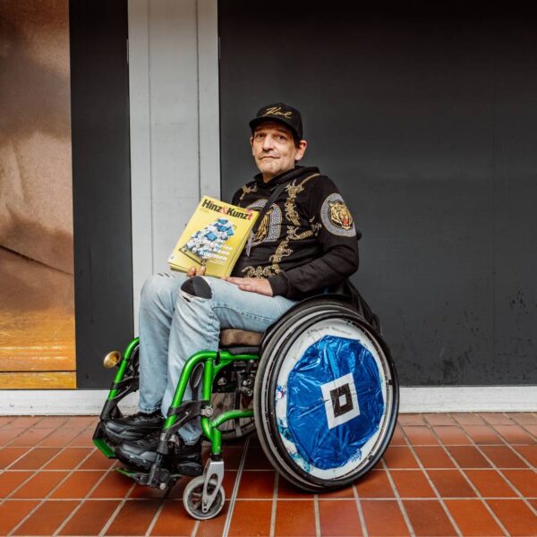 Sein Verkaufsplatz vor dem Rewe in der Rehrstieg-Galleria hat Friedrich viel bedeutet. Foto: Dmitrij Leltschuk